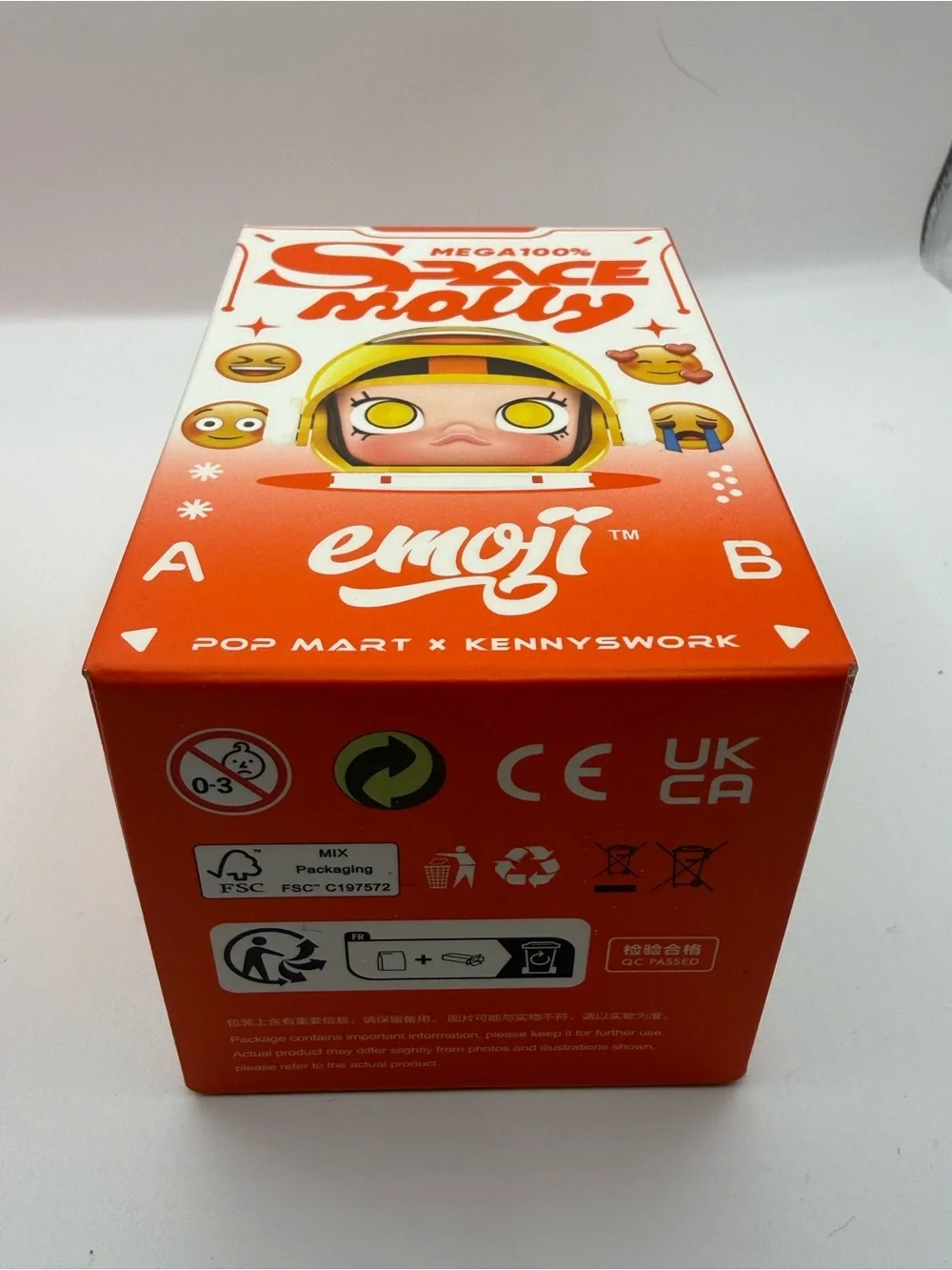 POP MART MEGA SPACE MOLLY 100% × emoji™ Series